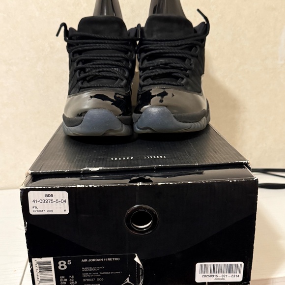 Jordan 11 cap and gown - Picture 1 of 3